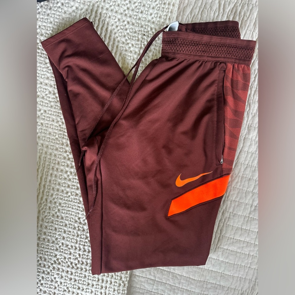 Nike strike joggers 327